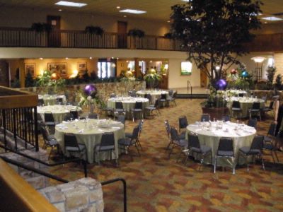 Holiday Inn Joplin - Lower Atrium Area With Dinner Set