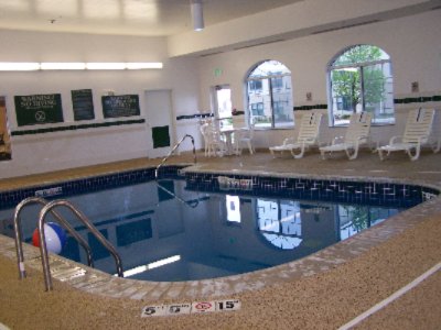Country Inns & Suites - Indoor Heated Pool
