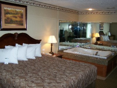 Country Inns & Suites - Worlpool Suite