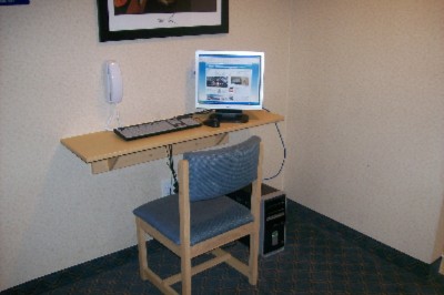 Microtel Inn & Suites - Guest Computer