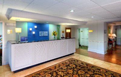 Holiday Inn Express - 