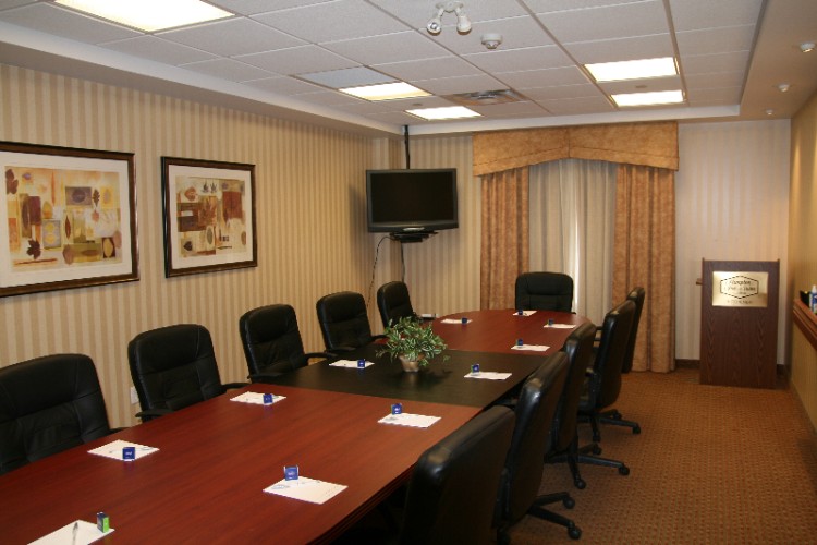 Hampton Inn & Suites by Hilton Kitchener - Executive King Suite With Pullout Microwave And Fridge