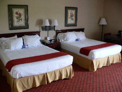 Two Queen-size Bedroom