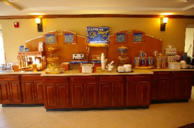Holiday Inn Express - 