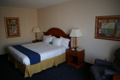 Holiday Inn Express - 