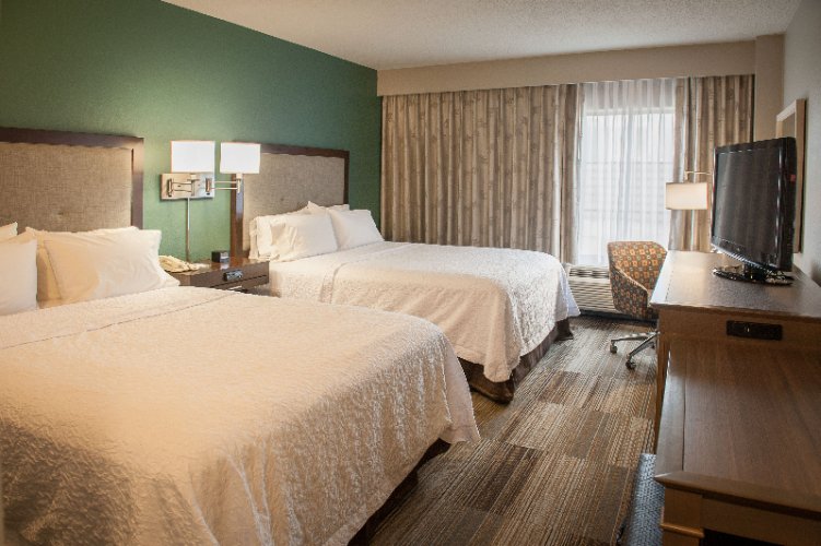 Hampton Inn & Suites Convention Center - 