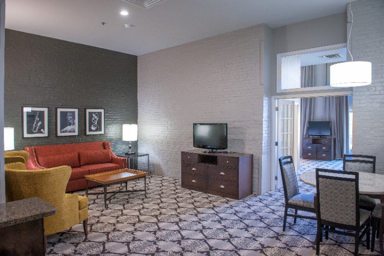 Hampton Inn & Suites Convention Center - 