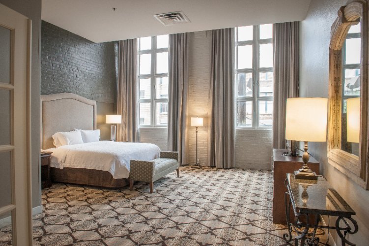 Hampton Inn & Suites Convention Center - 