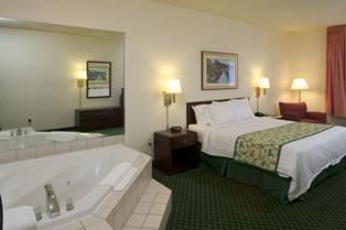 Guest Room With Hot Tub