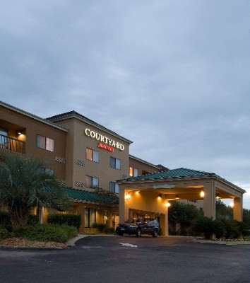 Courtyard Beaumont Exterior
