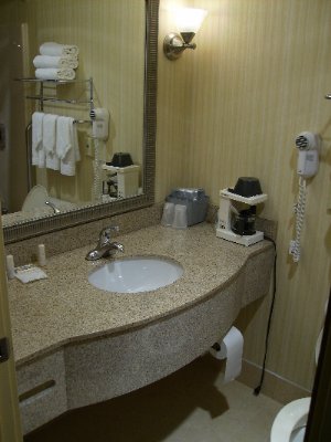 Holiday Inn Express Cincinnati West - Bathroom