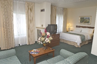 One Queen Bed And A Twin Sleeper Pull Out Sofa In All Rooms