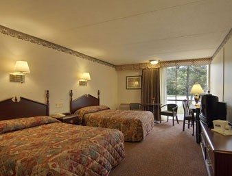 Home Office Room With 2 Double Beds