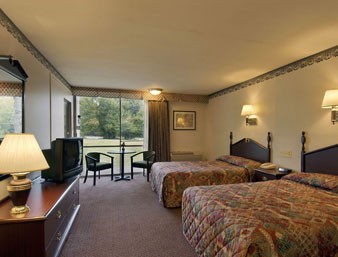 2 Double Beds