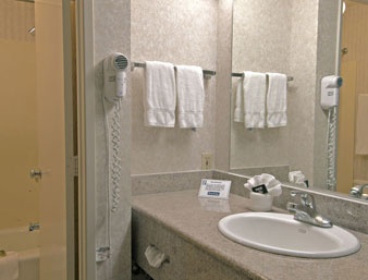 Travelodge - Bathroom