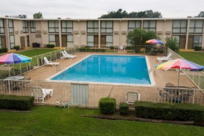 Best Western Inn of Henderson - Swimming Pool Seasonal 10:00 A.m. - 10:00 P.m. Weather Permitting