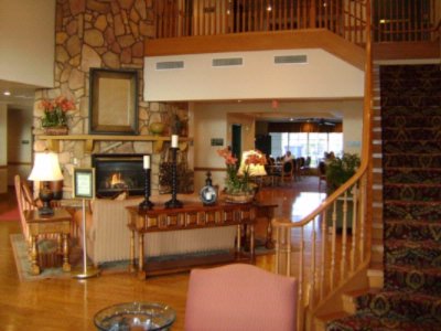 Country Inn & Suites by Carlson Deer Valley / Nort - Lovely Lobby With Fireplace And Reading Area!