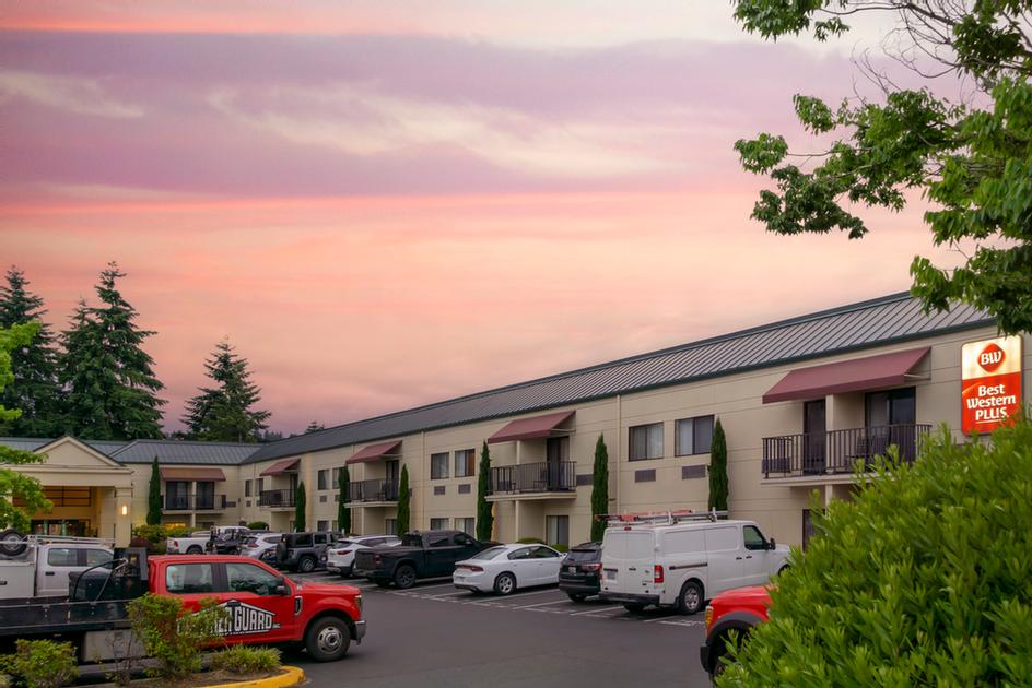 Best Western Plaza by The Green