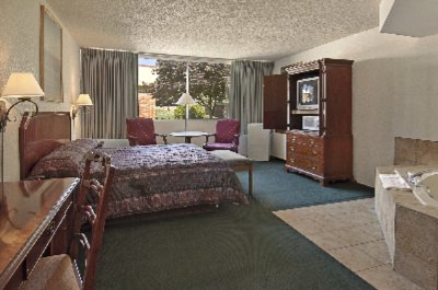 Ramada - Jacuzzi Suite