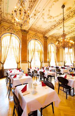 breakfast room
