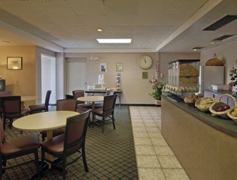 Howard Johnson Inn - Breakfast Area