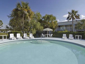 Howard Johnson Inn - Pool