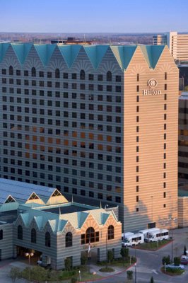 Hilton Houston North - Hotel Exterior