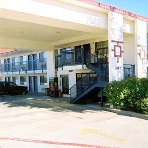 Executive Inn & Suites - 