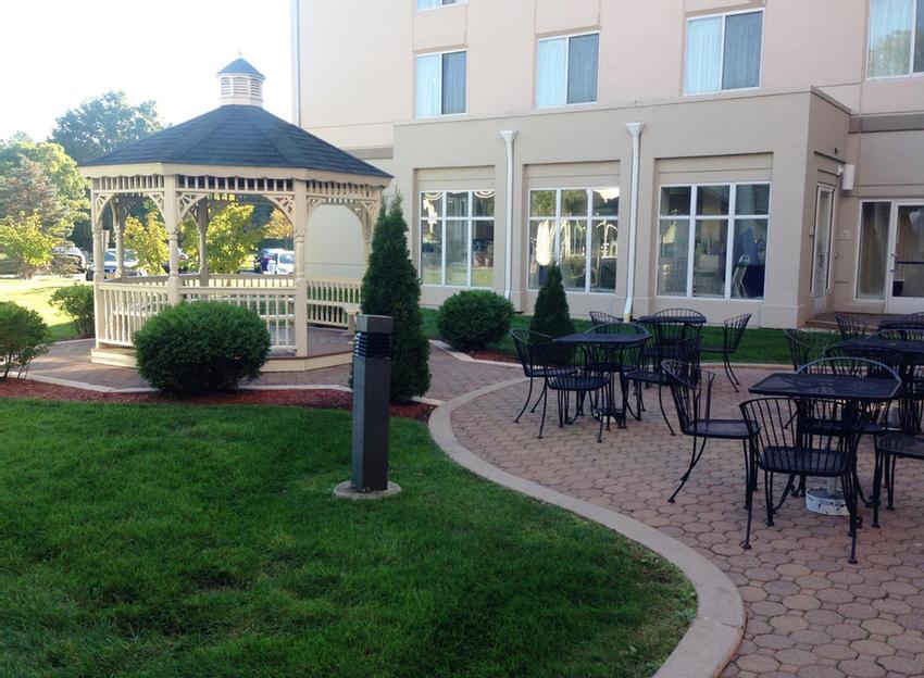 Hilton Garden Inn Bridgewater - Microwave And Refrigerator In Every Room