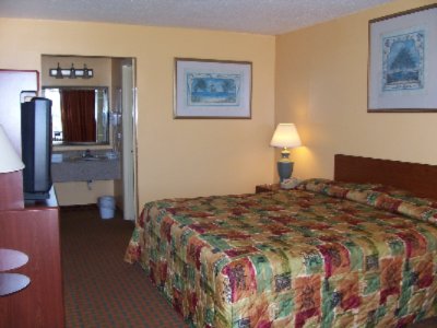 Wildwood Inn - Guest Room King Bed