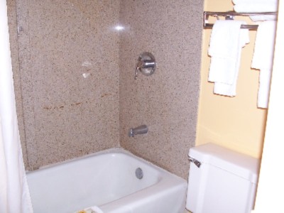Wildwood Inn - Bathroom