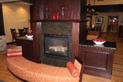Casper Hampton Inn & Suites - Relax In Front Of A Cozy Fireplace.