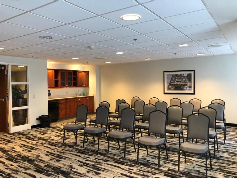 Doubletree Club Hotel - King Deluxe Room