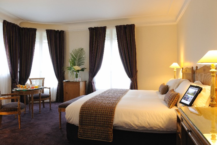 Royal Hotel - 