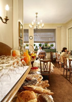 Royal Hotel - 