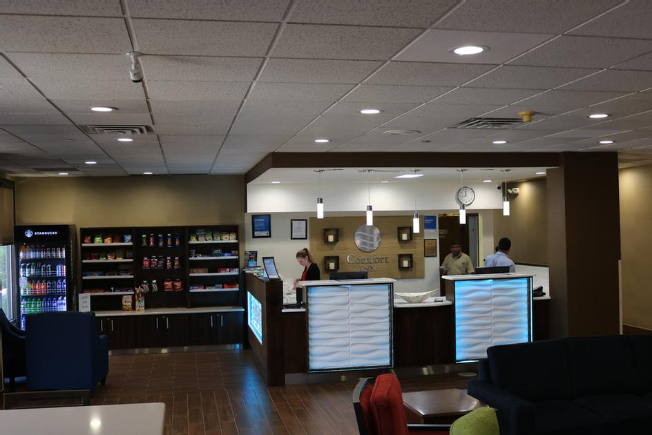 Comfort Inn of Binghamton - Lobby & Front Desk