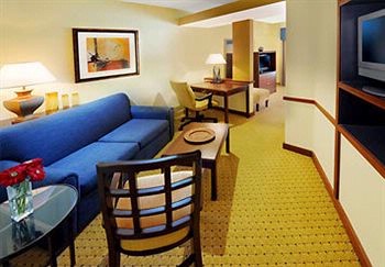 Fairfield Inn & Suites Austin Nw - Living Room In Suite