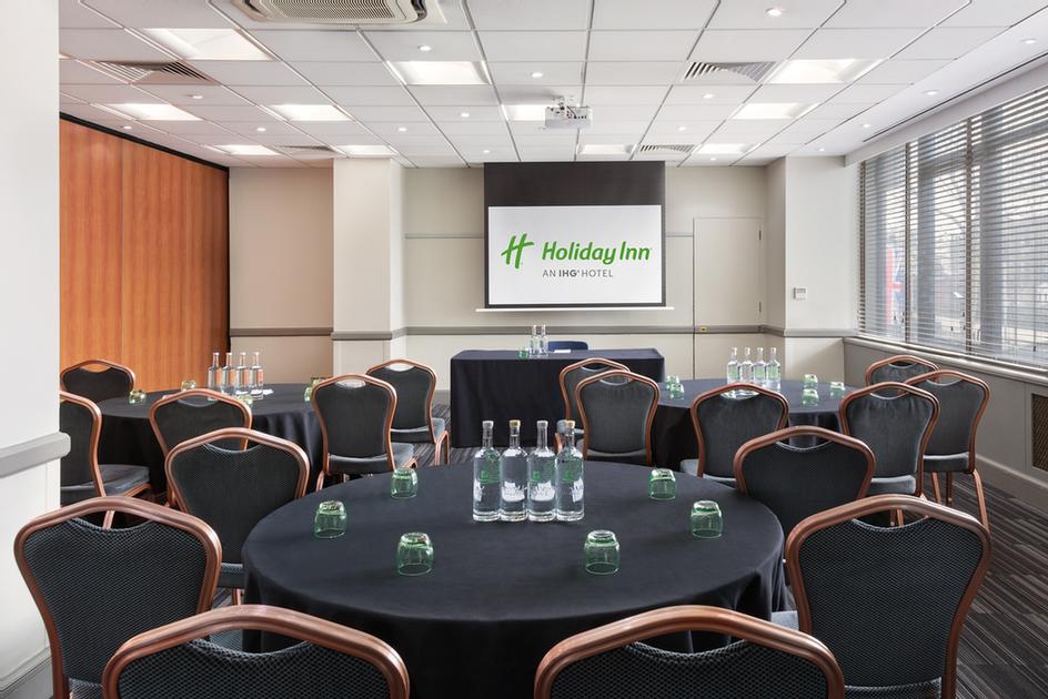 Holiday Inn London Kensington Forum - The Tavern - Our Traditional English Pub