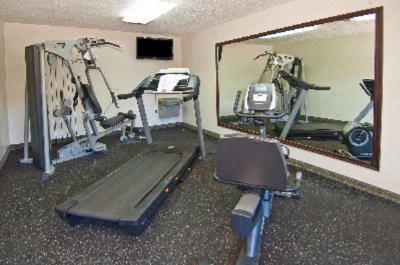 Ramada Baton Rouge - Newly Renovated Sparkling Blue Pool