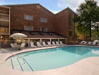 Ramada Inn & Suites Airport / Opryland - 