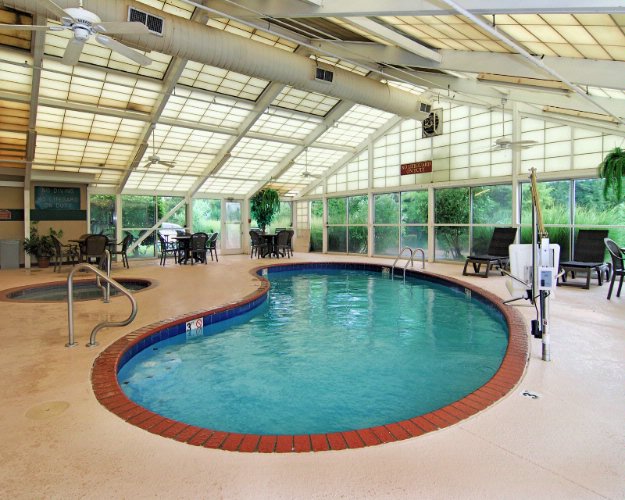 Comfort Suites I 240 E / Airport - Wirlpool King Suites