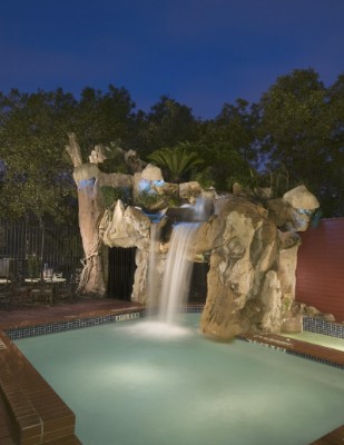 Hilton Garden Inn Austin Downtown - European Wading Pool And Hot Tub In A Garden Setting