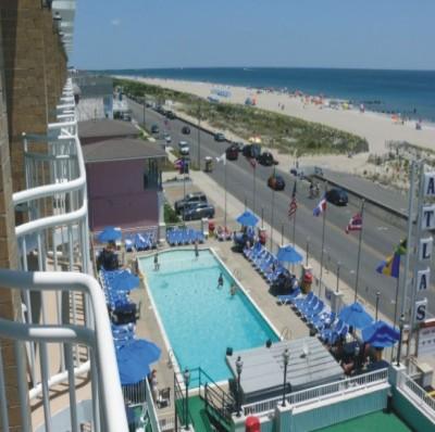 Atlas Inn - Make A Splash At The Atlas Inn's Sparkling Oceanfront Pool