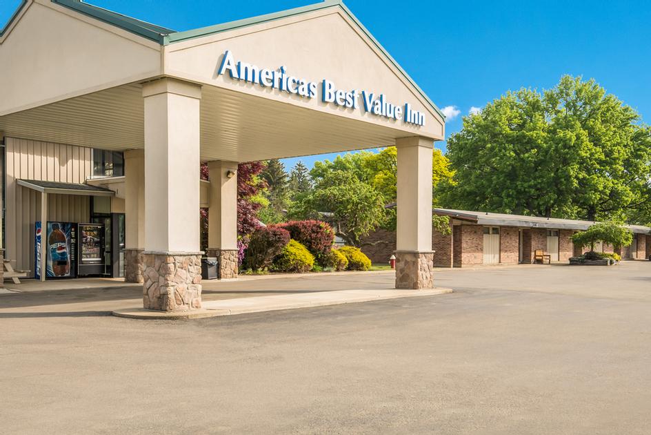 Americas Best Value Inn Lodge on the Green