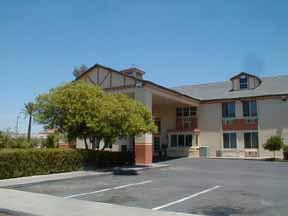 Econo Lodge Tolleson Lobby Entrance