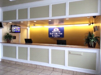 Rodeway Inn & Suites Hotel & Conference Center - 24 Hour Front Desk & Lobby Area