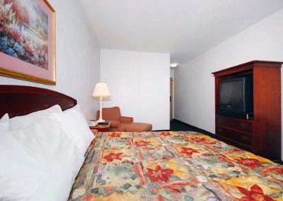 Rodeway Inn & Suites Hotel & Conference Center - Newly Renovated Rooms