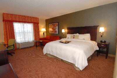 Hampton Inn at Camden Yards - King Bedded Standard Room