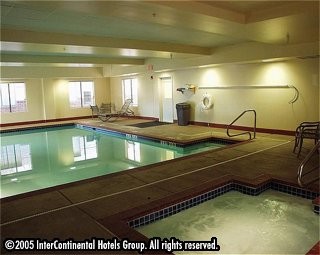 Holiday Inn Express & Suites - 