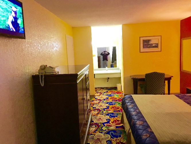 Best Value Hallmark Inn - 